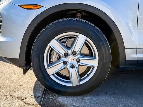 Used 2011 Porsche Cayenne S image 5