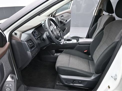 Used 2023 Nissan Rogue SV image 25