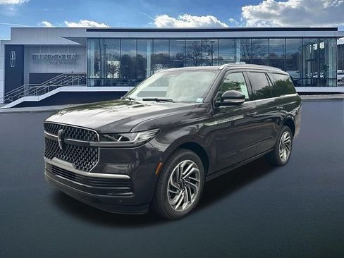 New 2026 Lincoln Navigator Reserve AWD/4WD image 3