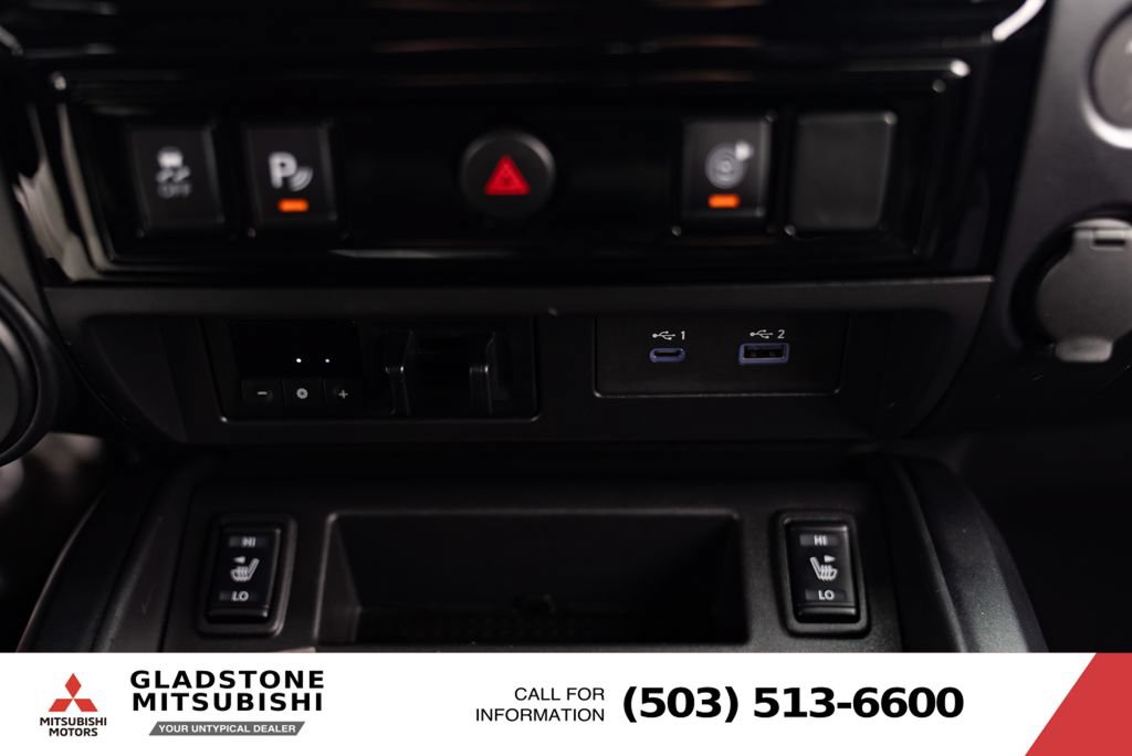 Used 2023 Nissan Titan SV w/ SV Convenience Package AWD/4WD image 19