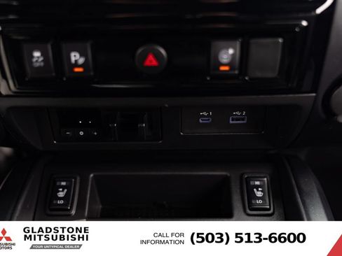 Used 2023 Nissan Titan SV w/ SV Convenience Package AWD/4WD image 19