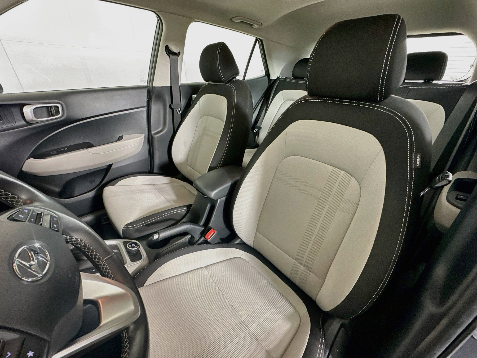 Used 2025 Hyundai Venue SEL FWD image 13