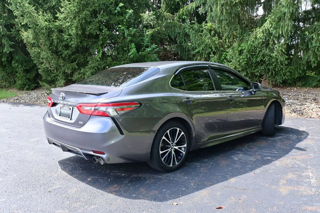 Used 2018 Toyota Camry SE w/ Moonroof Package FWD image 10