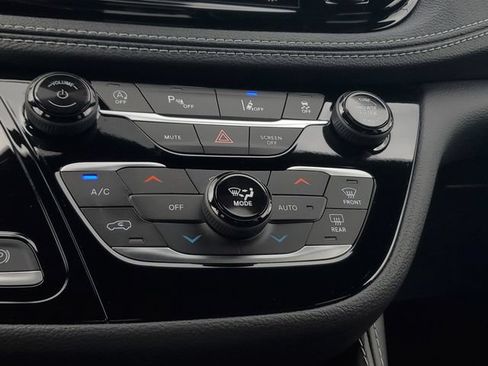 New 2027 Chrysler Pacifica Limited FWD image 29