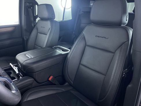 Certified 2025 GMC Yukon Denali image 11
