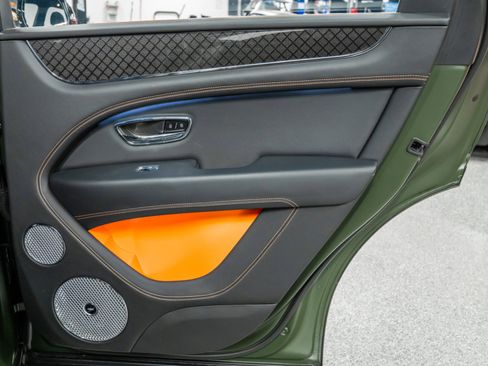 Used 2025 Bentley Bentayga image 43