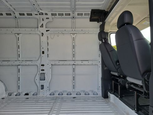 Used 2026 RAM ProMaster 2500 w/ Convenience Group FWD image 12
