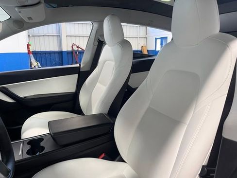 Used 2021 Tesla Model Y Long Range image 22