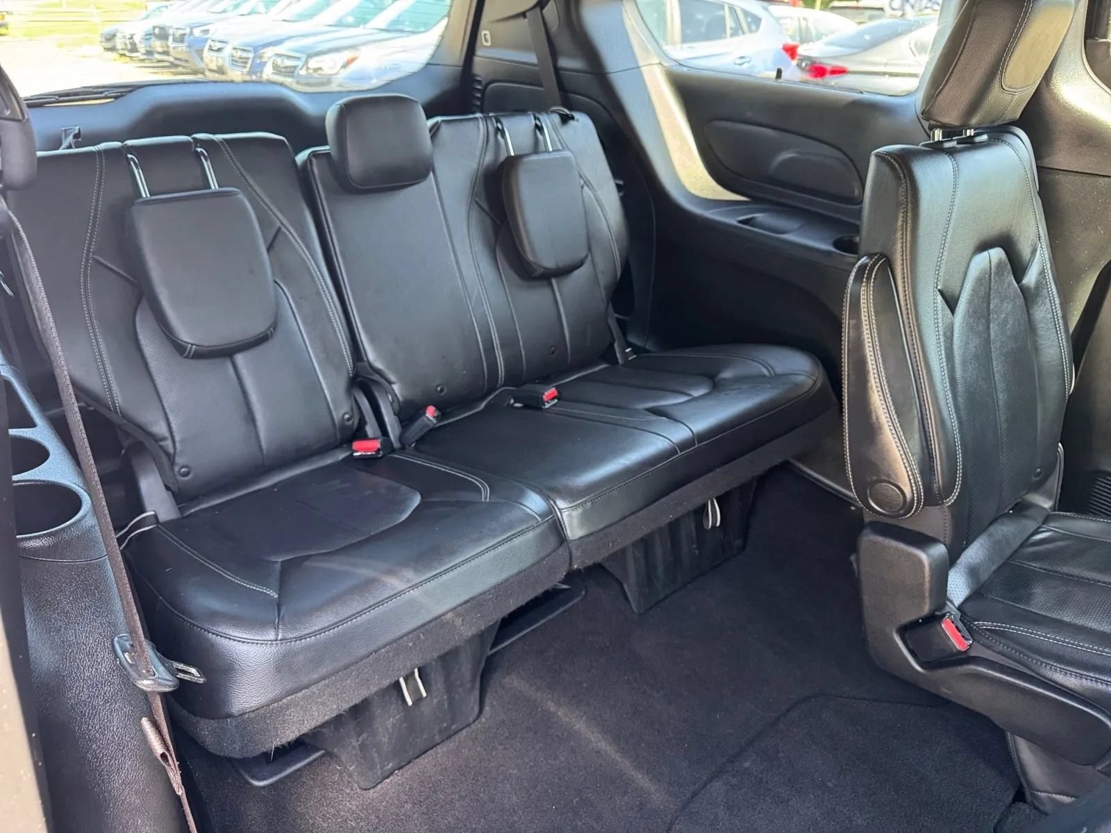 Used 2020 Chrysler Pacifica Touring-L w/ Advanced Safetytec Group FWD image 20