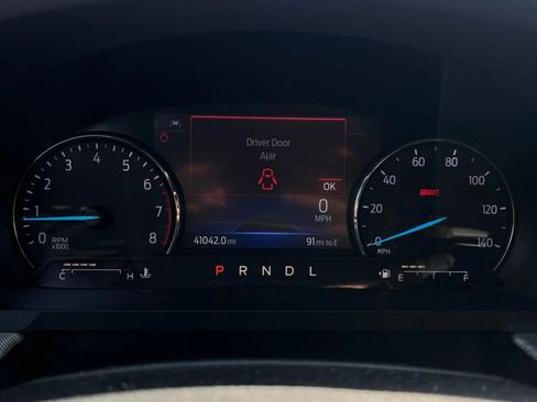 Used 2022 Ford Explorer XLT w/ Equipment Group 202A AWD/4WD image 12
