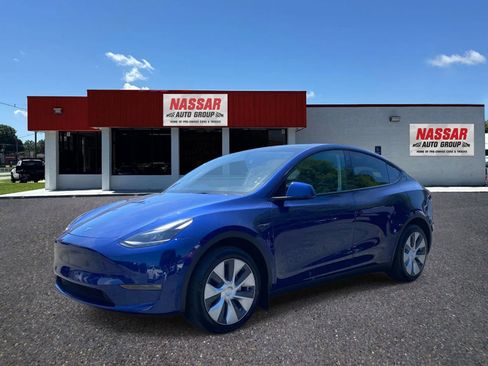 Used 2023 Tesla Model Y Long Range AWD/4WD image 1