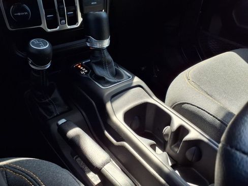 Used 2025 Jeep Wrangler Unlimited Sport AWD/4WD image 11