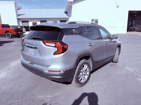 Used 2024 GMC Terrain SLT image 8