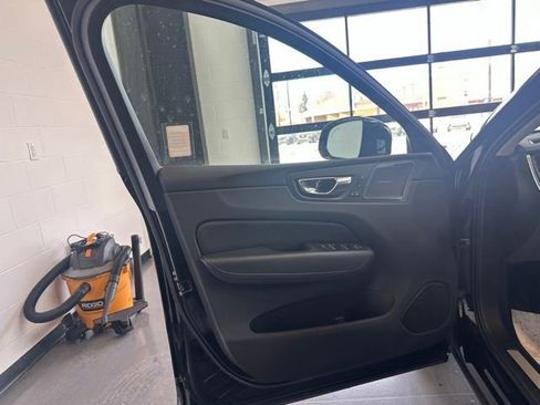 Used 2023 Volvo XC60 B5 Ultimate w/ Climate Package image 12