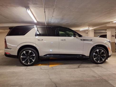New 2026 Cadillac Escalade IQL Sport 2 AWD/4WD image 4