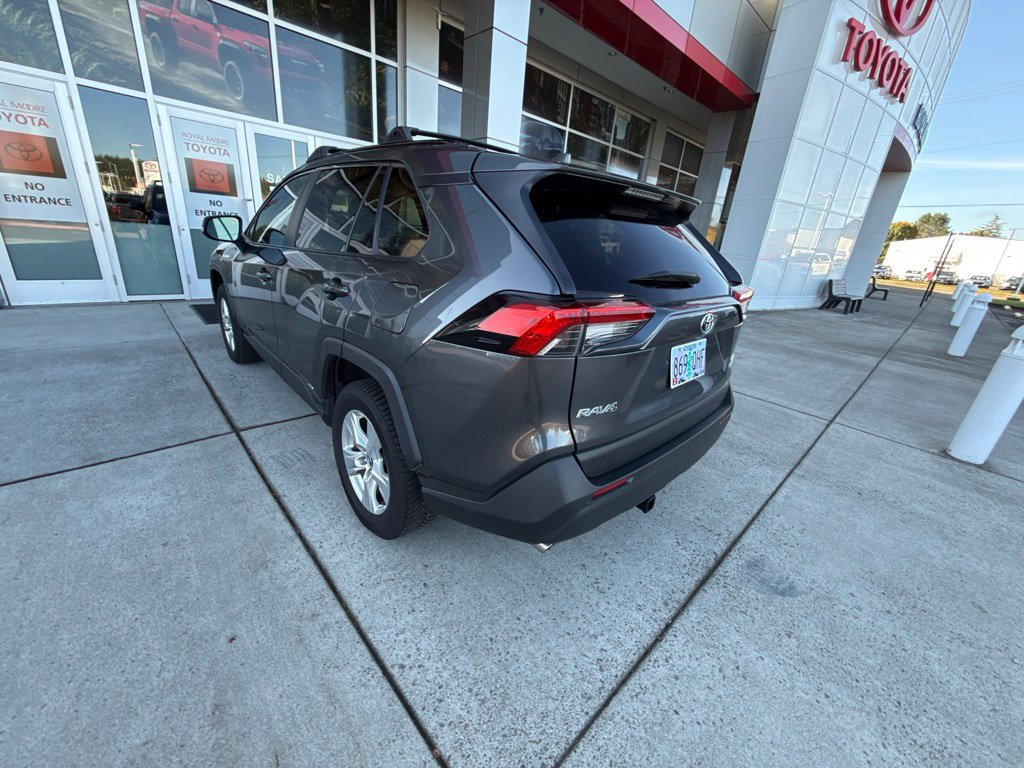 Used 2020 Toyota RAV4 LE w/ Carpet Mat Package AWD/4WD image 7
