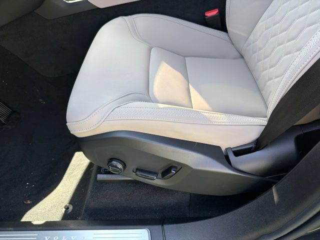 New 2026 Volvo XC90 T8 Core w/ Protection Package Premier AWD/4WD image 12