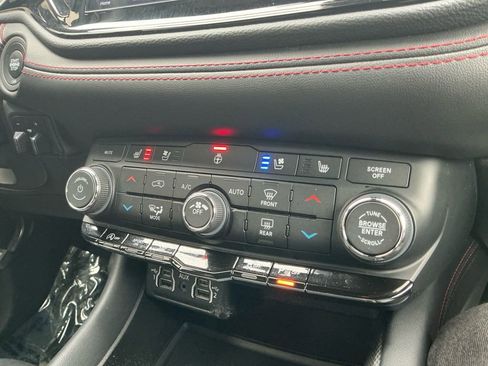 Used 2024 Dodge Durango GT image 16