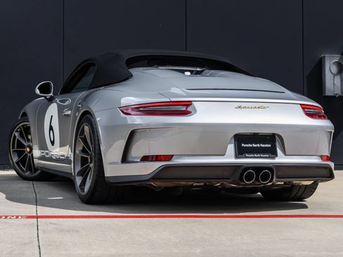 Used 2019 Porsche 911 Speedster RWD image 10