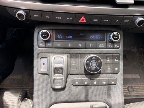 Used 2024 Hyundai Palisade Limited AWD/4WD image 28