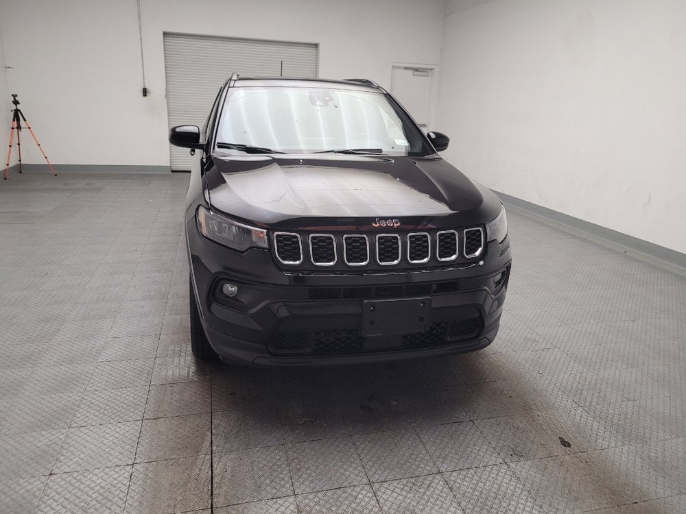 Used 2025 Jeep Compass Latitude w/ Sun & Sound Group AWD/4WD image 14