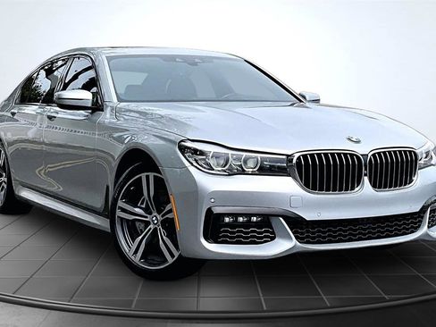 Used 2018 BMW 740i RWD image 3