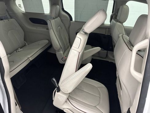 Used 2020 Chrysler Pacifica Limited FWD image 51