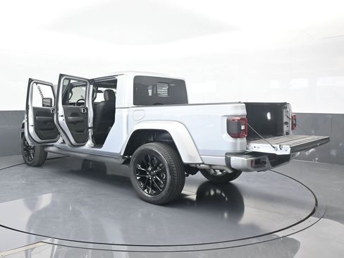 Used 2022 Jeep Gladiator Overland image 79