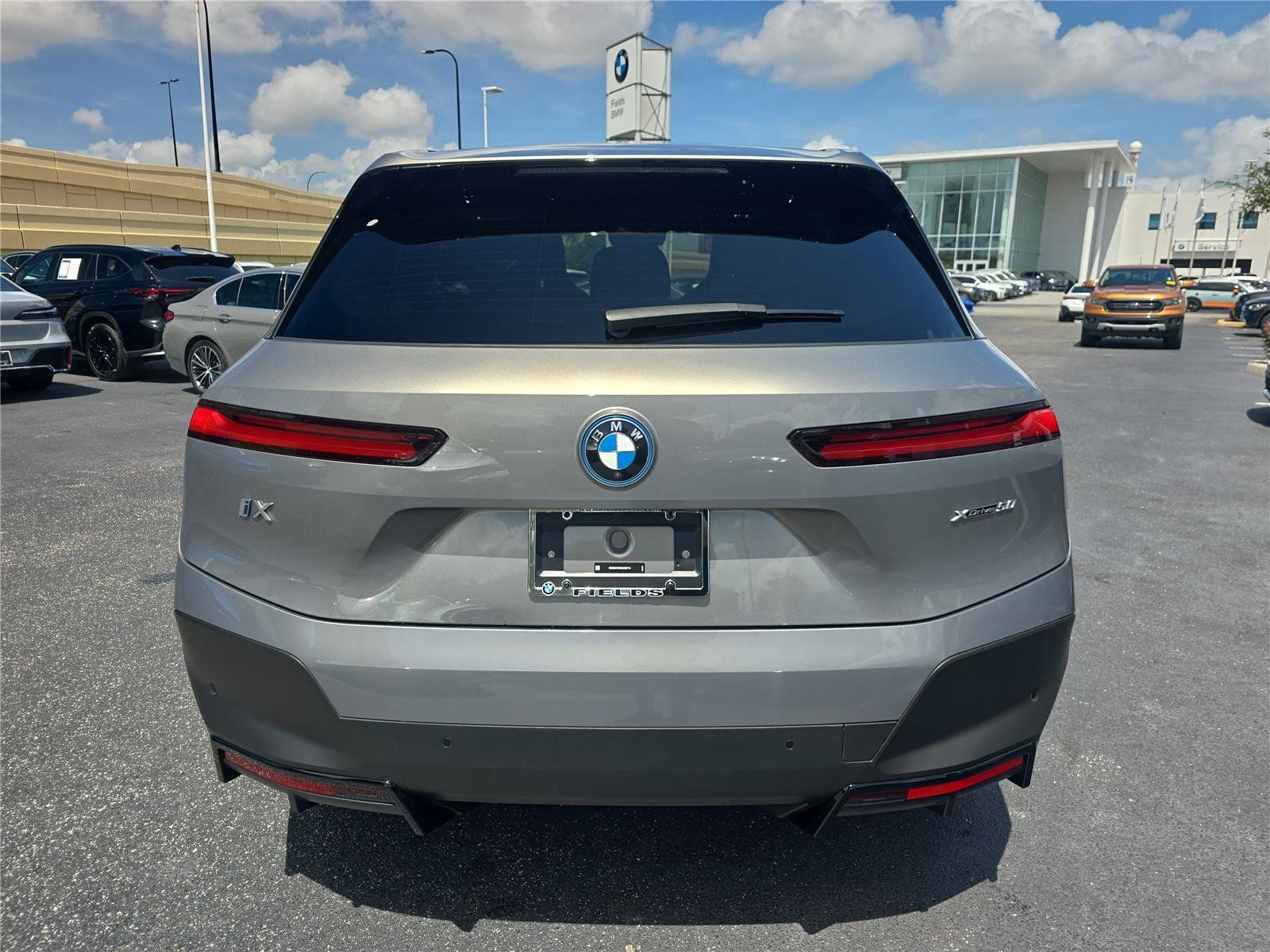 Certified 2025 BMW iX xDrive50 w/ Luxury Package AWD/4WD image 4