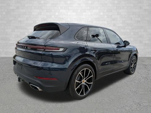 Used 2024 Porsche Cayenne AWD/4WD image 2