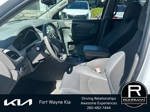 Used 2017 Chevrolet Traverse LT w/ Style and Technology Package FWD image 10