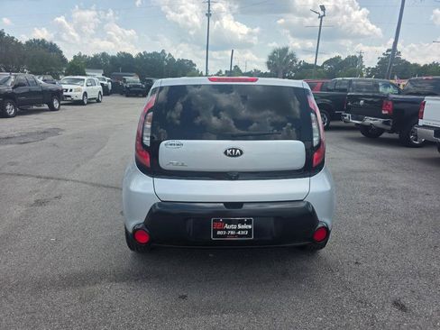 Used 2016 Kia Soul + FWD image 3