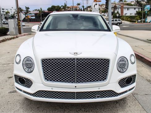 Used 2020 Bentley Bentayga Plug-In Hybrid AWD/4WD image 9
