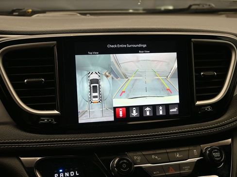 Used 2024 Chrysler Pacifica Limited FWD image 14