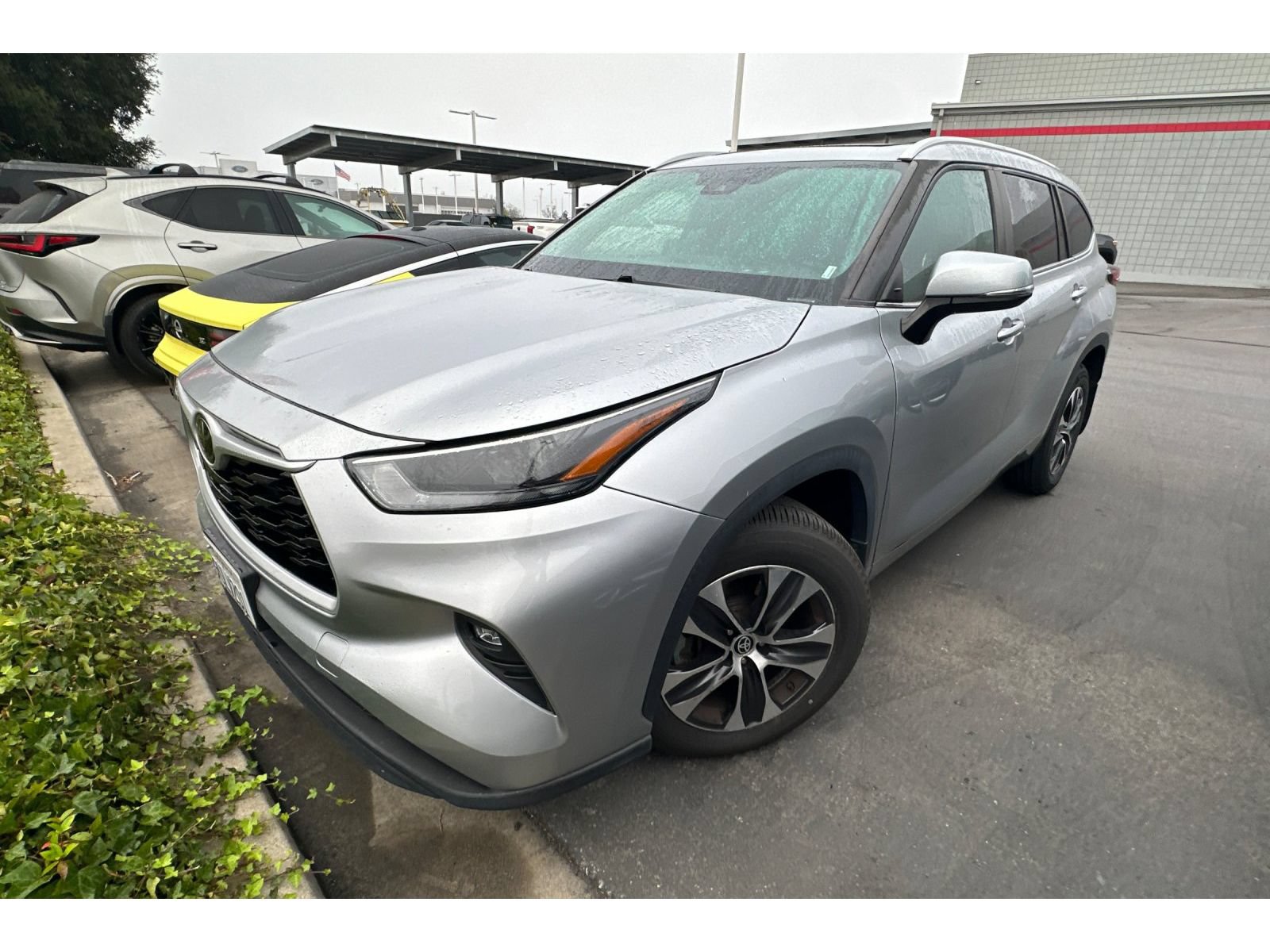 Certified 2023 Toyota Highlander XLE AWD/4WD image 3