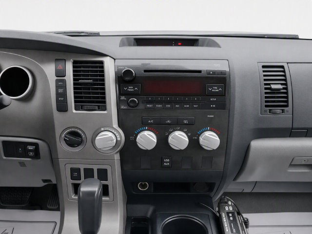 Used 2010 Toyota Tundra 4x4 Double Cab w/ SR5 Pkg image 12
