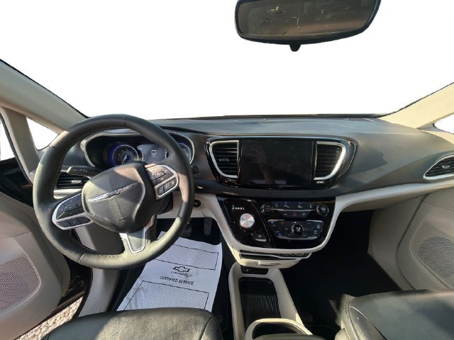 Used 2024 Chrysler Pacifica Touring-L FWD image 21