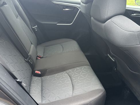 Used 2025 Toyota RAV4 XLE w/ Convenience Package FWD image 17
