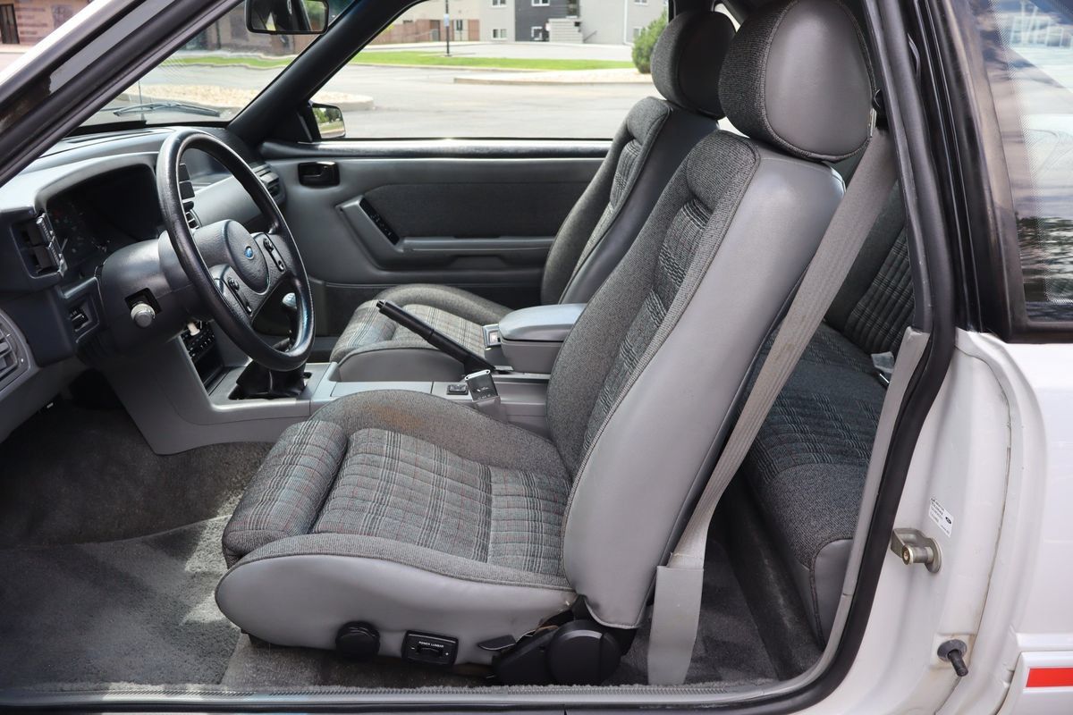 Used 1988 Ford Mustang GT RWD image 17