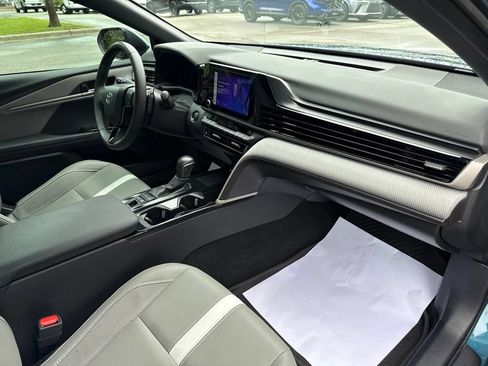 Used 2025 Toyota Camry SE w/ Convenience Package FWD image 10