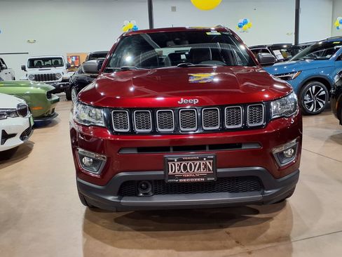 Used 2021 Jeep Compass Latitude w/ Sun and Sound Group AWD/4WD image 2