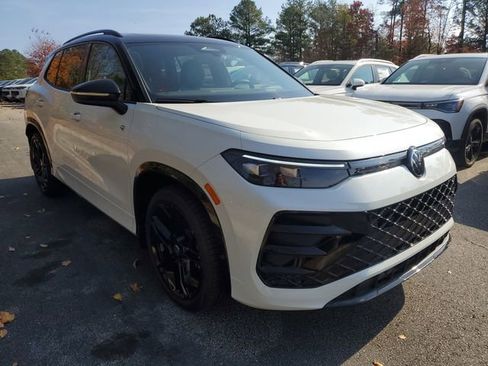 New 2026 Volkswagen Tiguan SE R-Line image 3