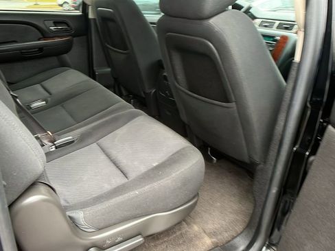 Used 2014 Chevrolet Suburban LS image 18