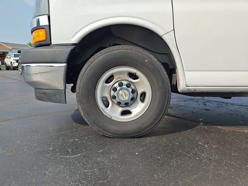 Used 2025 Chevrolet Express 3500 LT w/ LT Preferred Equipment Group RWD image 10