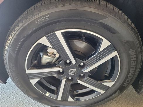 Used 2025 Nissan Sentra SV image 31