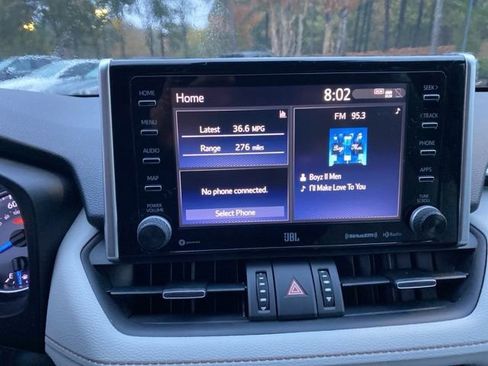 Used 2021 Toyota RAV4 XLE Premium image 28