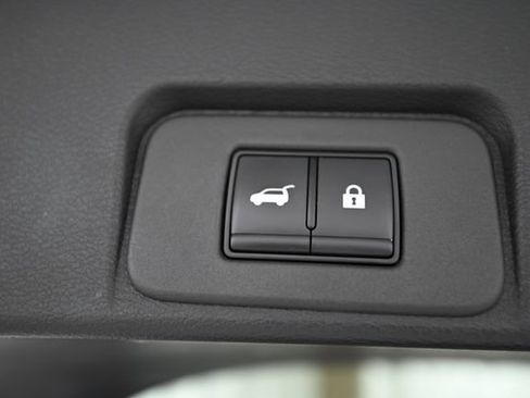Used 2025 Nissan Rogue SV AWD/4WD image 20
