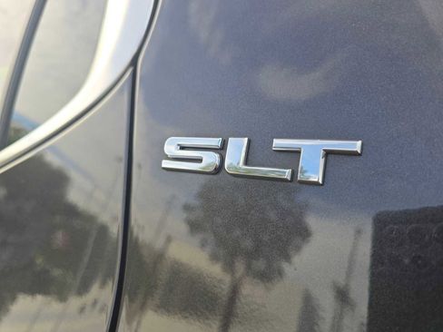 Used 2018 GMC Acadia SLT image 17