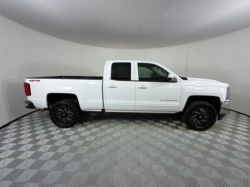 Used 2019 Chevrolet Silverado 1500 LT AWD/4WD image 4