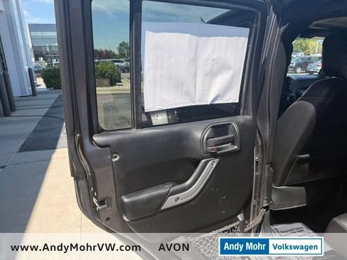 Used 2017 Jeep Wrangler Unlimited Rubicon w/ Connectivity Group AWD/4WD image 21